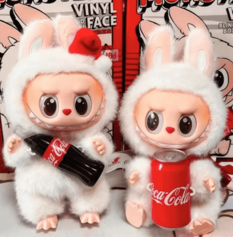 Іграшка лабубу Coca-Cola 001204 фото