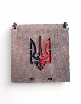 Флаг УПА 140х90см в деревянной коробочке с вырезом герба ПУ007 фото