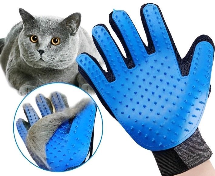 Щітка рукавичка 1 шт для вичісування шерсті домашніх тварин True Touch 000026 фото